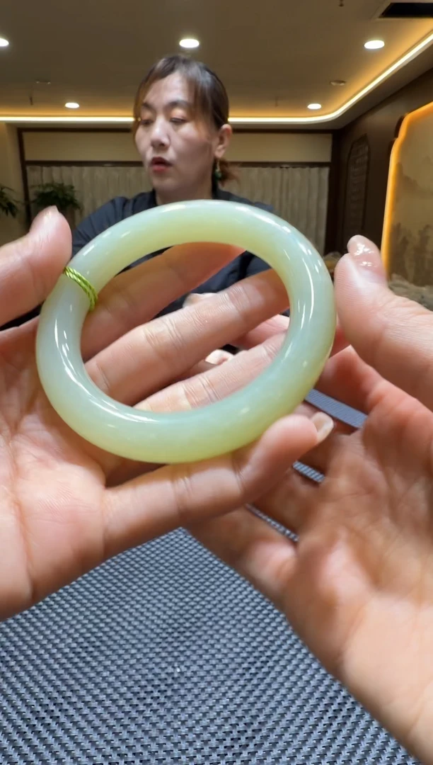 颈饰未镶嵌和田玉手镯57圆条