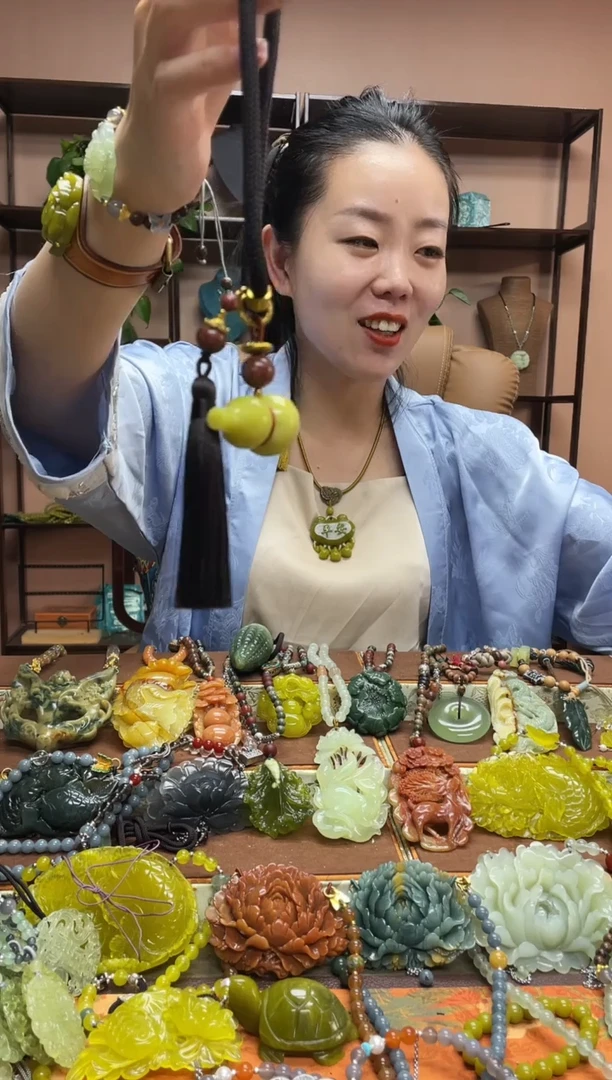 未镶嵌岫玉吊坠·