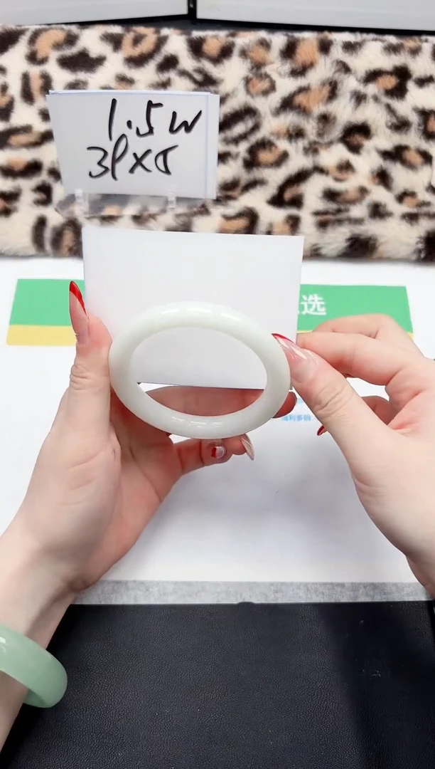 【闪购商品】石英质玉手镯未镶嵌76-57