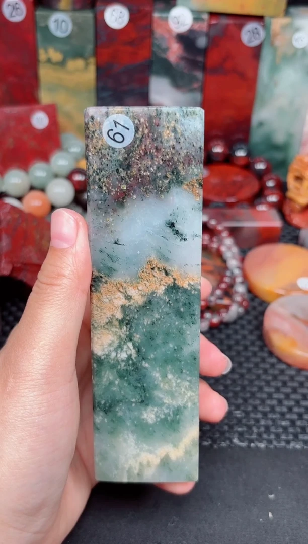 玉石编号61桂林鸡血玉印章摆件3.8*3.4*13.2