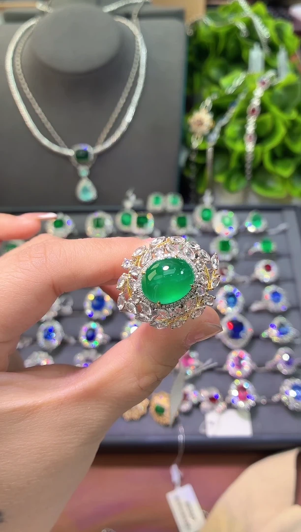 18K金镶嵌戒指祖母绿?****?-