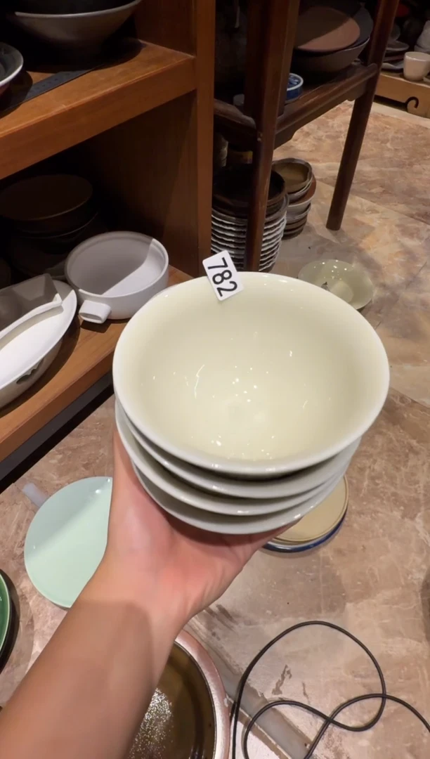 瓷W****?782定白手工云纹碗4个