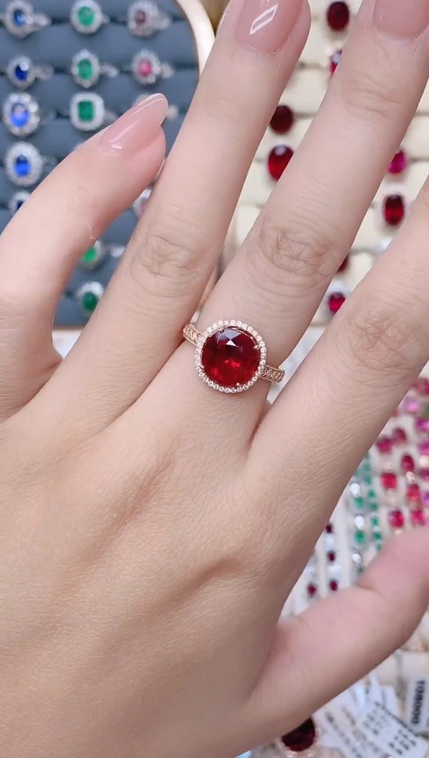 18K金镶嵌18K金戒指红色碧玺-4.2ct