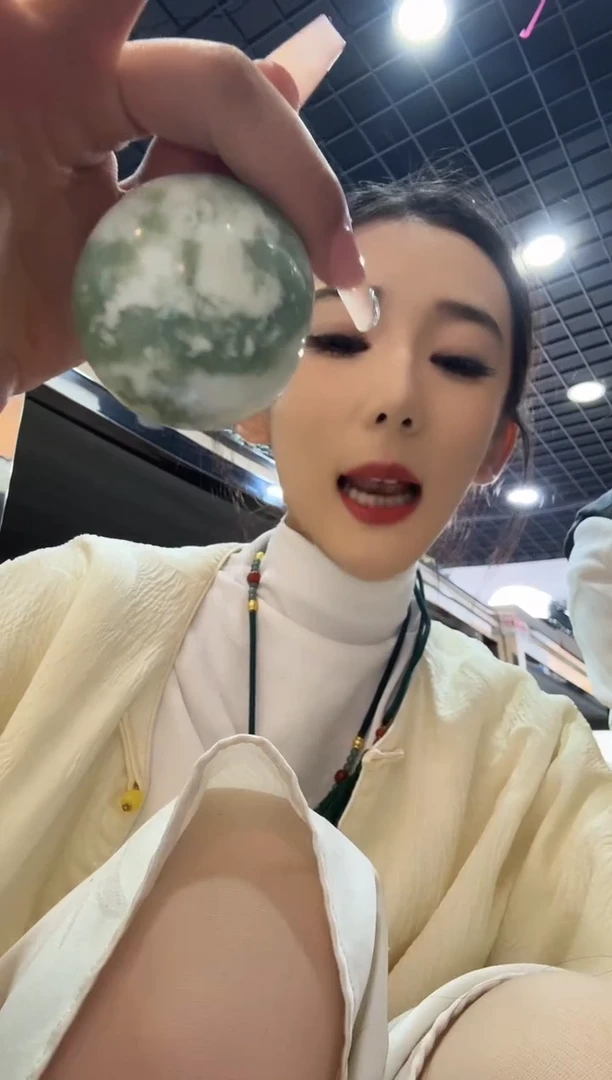 未镶嵌岫玉颈饰老油翠大鸽子蛋【半珠链】