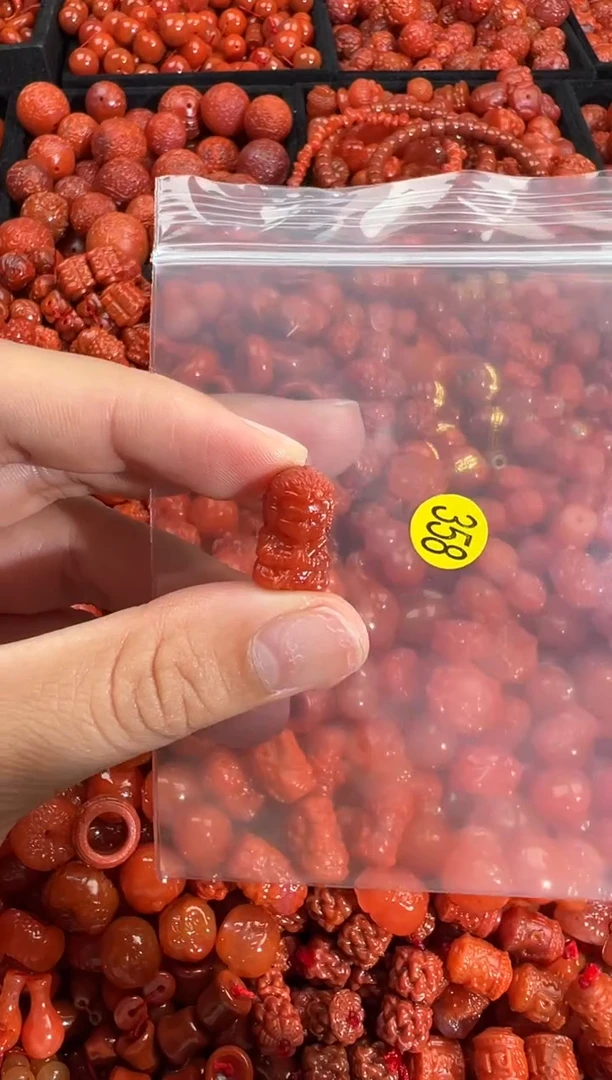 南红玛瑙未镶嵌颈饰1