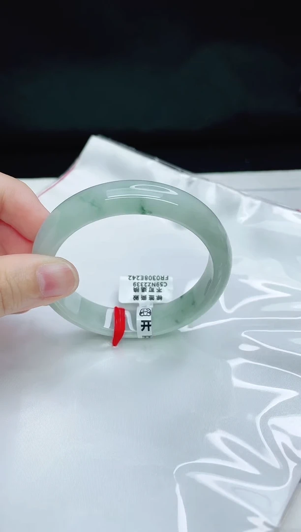 翡翠手镯未镶嵌天然缅甸A货翡翠正59