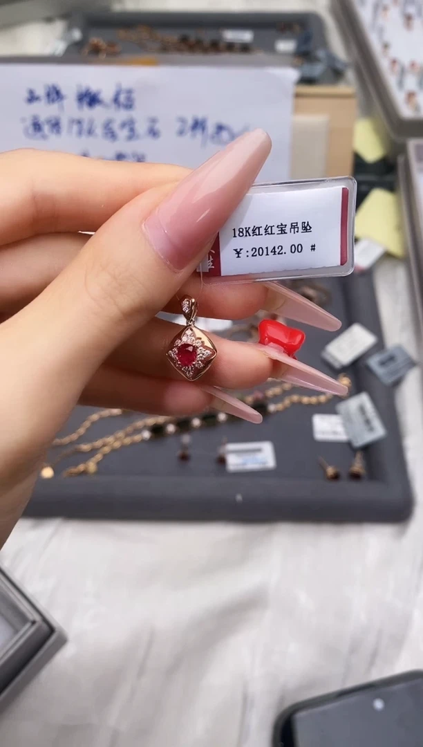 颈饰18K金镶嵌红宝石-专柜-