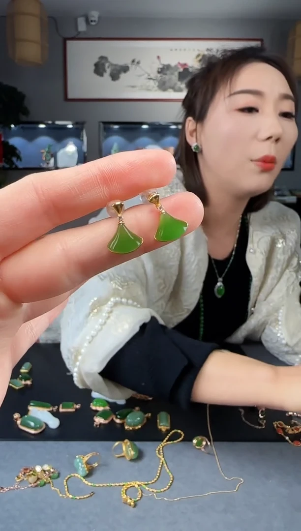 【闪购商品】和田玉耳钉18K金镶嵌1