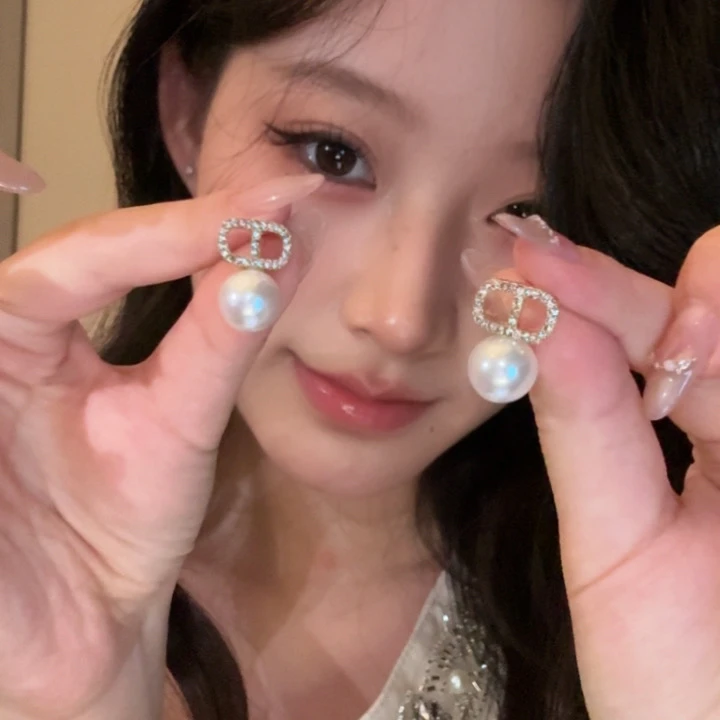 铜合金仿珍珠耳饰 小香风珠珠耳钉轻奢高级感耳环女气质优雅耳饰