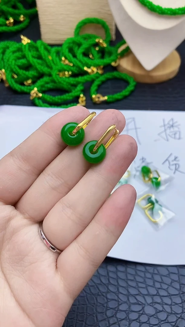 翡翠未镶嵌耳饰面包扣耳扣