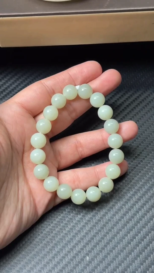 未镶嵌手串和田玉且末迪克兰微色差卡10mh