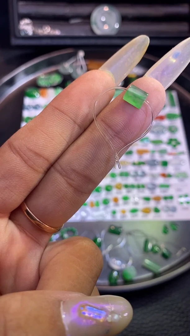 翡翠挂件未镶嵌珠子