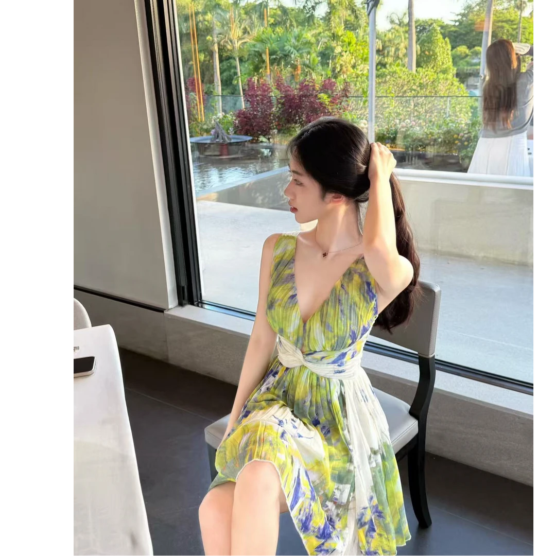 法式复古孔雀蓝绿色V领百褶吊带裙女2025夏季新款收腰显瘦连衣裙