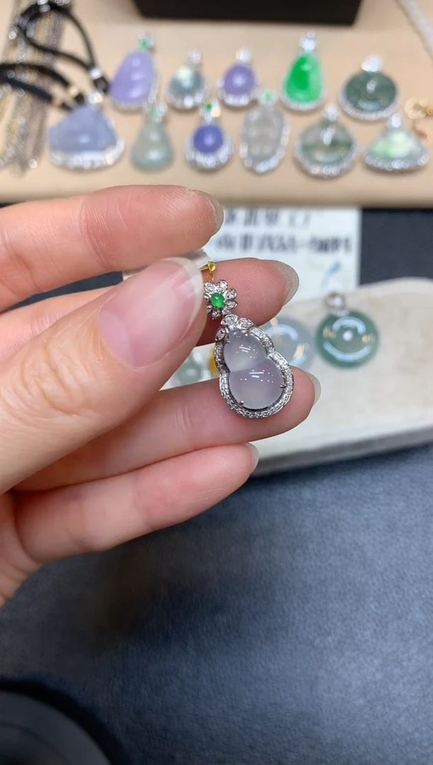 翡翠18K金镶嵌颈饰葫芦【无服务费