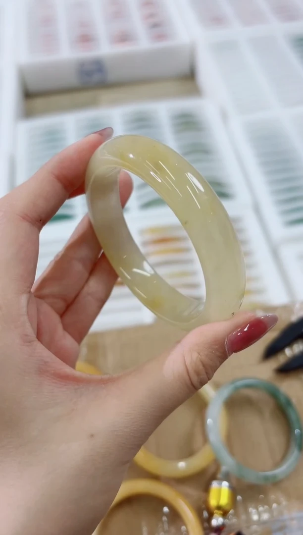 未镶嵌手镯石英质玉189-60HU