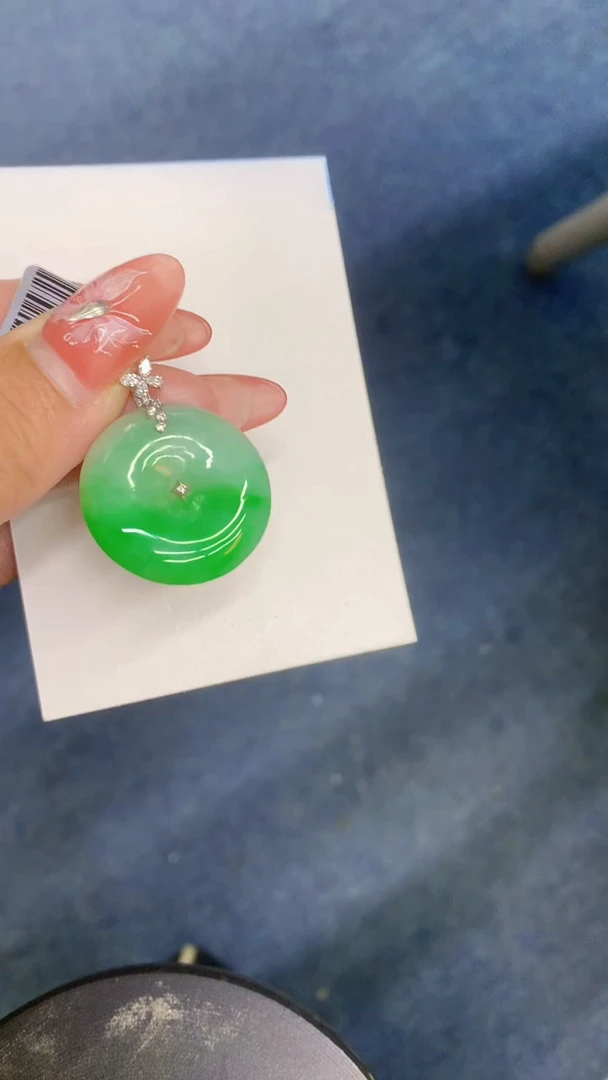 颈饰18K金镶嵌翡翠1