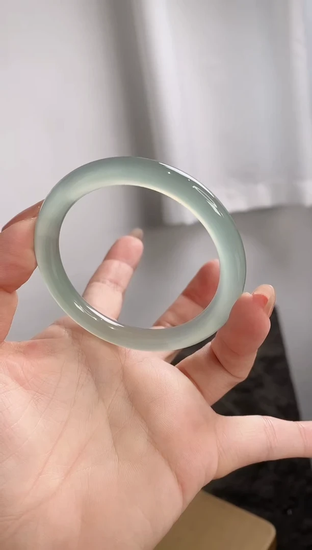 玛瑙/玉髓手镯未镶嵌53圈 卡8