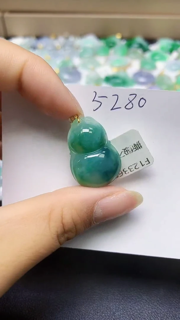 翡翠18K金镶嵌颈饰天然缅甸翡翠A货