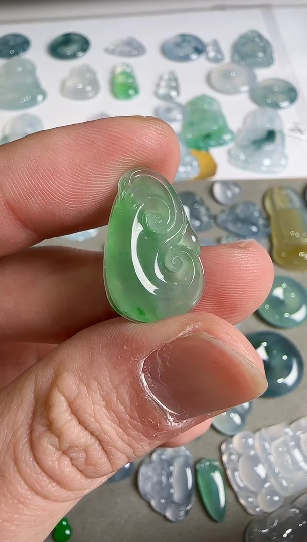 吊坠(不含链)未镶嵌翡翠.