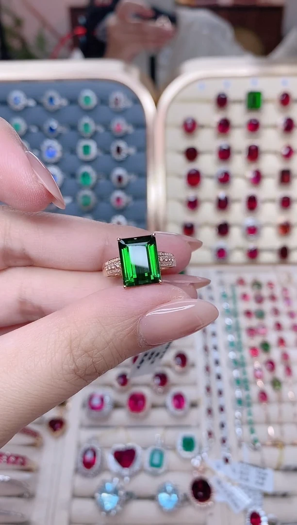 18K金镶嵌18K金戒指绿色碧玺微*-6.2ct