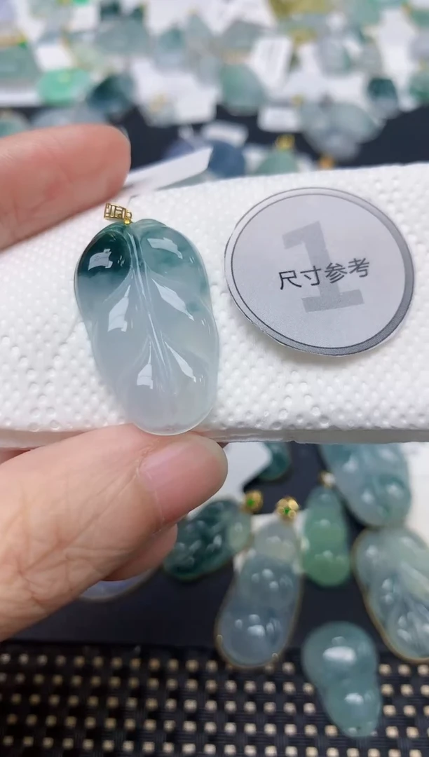 颈饰18K金镶嵌翡翠天然缅甸A货翡翠