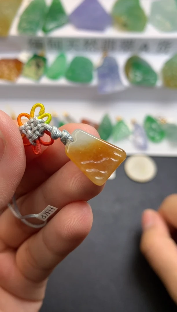 颈饰未镶嵌翡翠