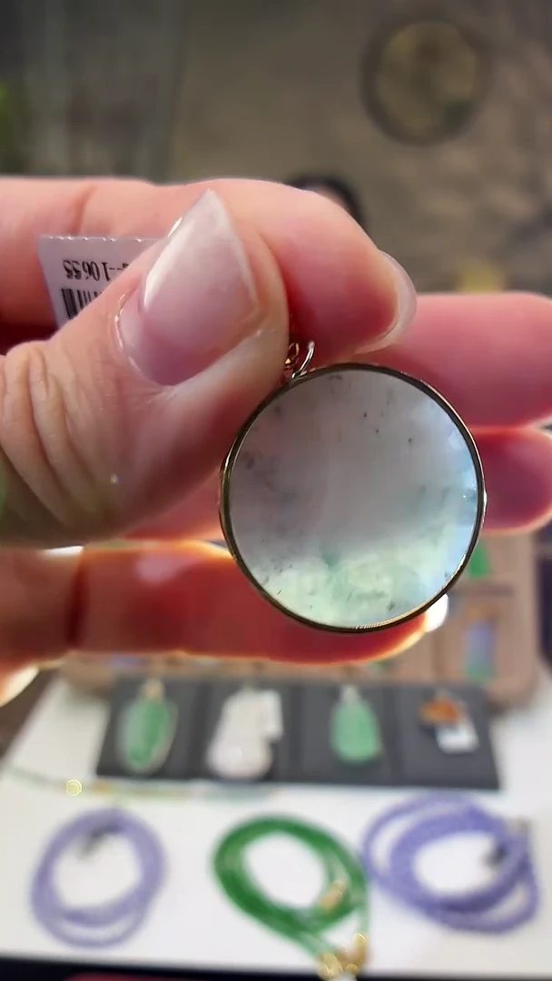 颈饰18K金镶嵌翡翠无事牌