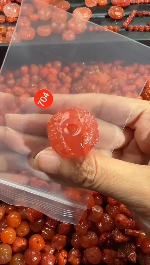 南红玛瑙未镶嵌颈饰1