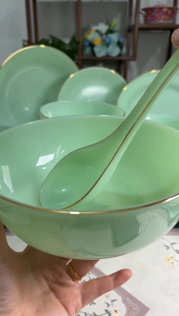 8.5英寸汤碗1个+大勺1个玉瓷