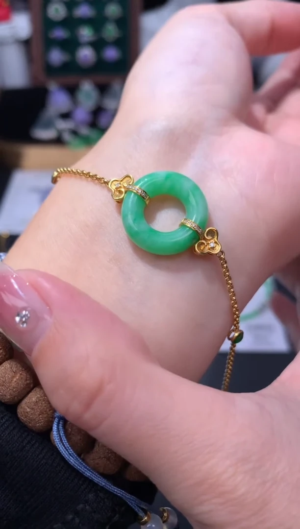 颈饰18K金镶嵌翡翠48小时鉴赏期 退货不扣服务费