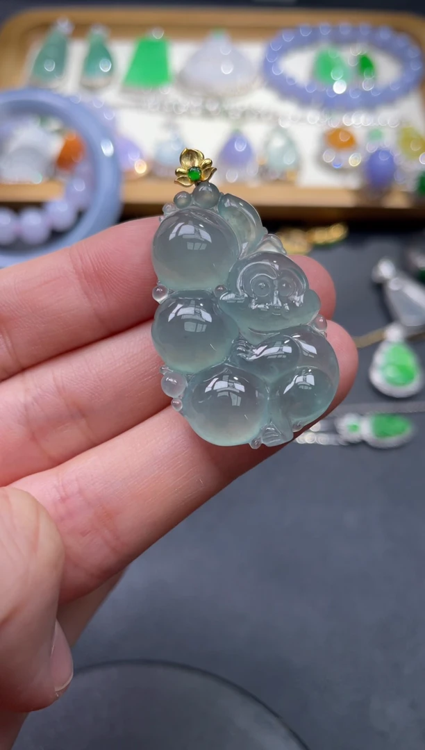 翡翠18K金镶嵌颈饰62........