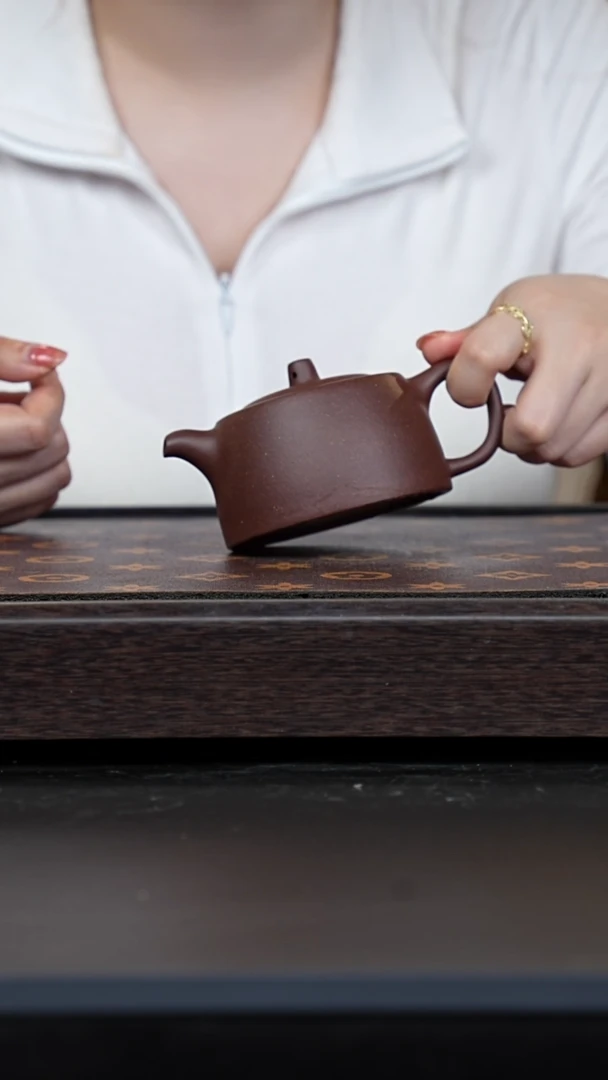 茶壶紫砂微瑕底槽青井栏