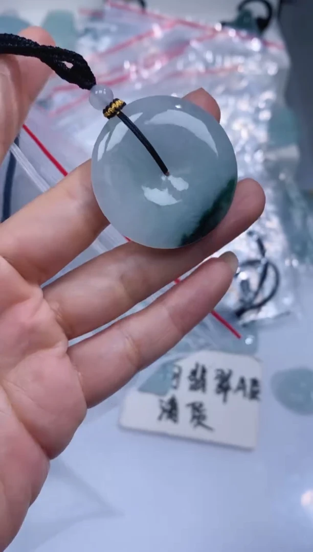 颈饰未镶嵌翡翠吊坠