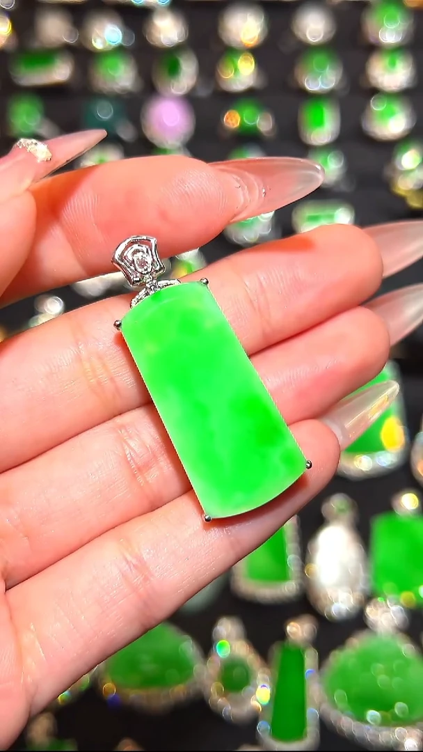 未镶嵌戒指翡翠吊坠