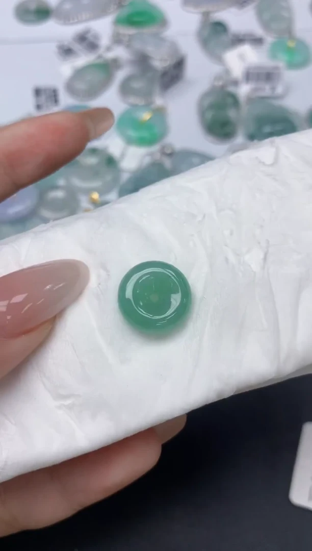 颈饰未镶嵌翡翠百元以上9元证书费自理