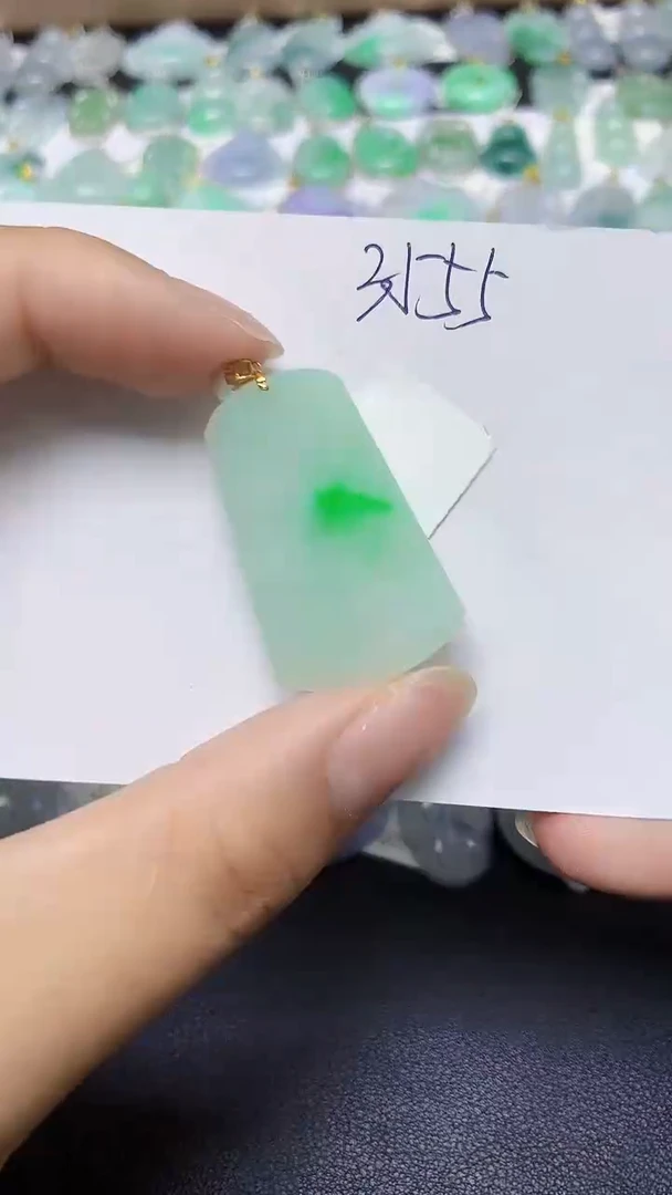 翡翠18K金镶嵌颈饰 天然缅甸翡翠A货