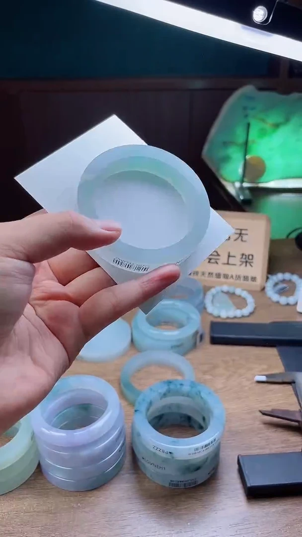 定制翡翠手镯未镶嵌浅**然定制