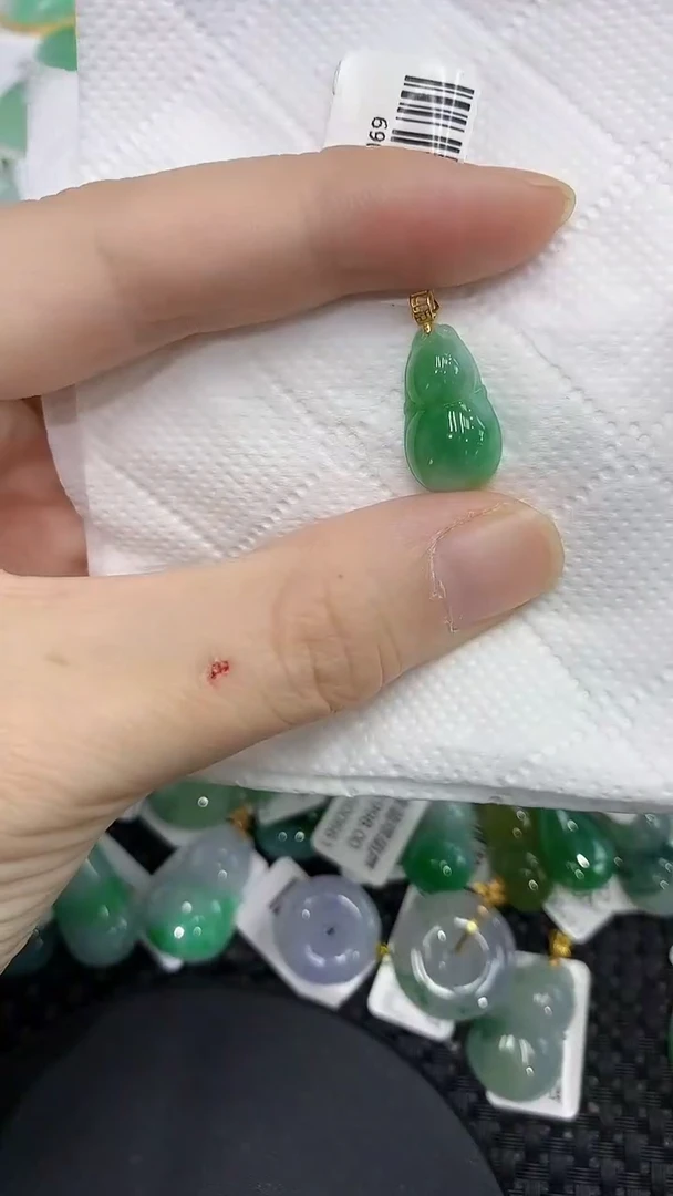 颈饰18K金镶嵌翡翠111111111