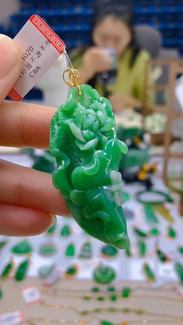 颈饰18K金镶嵌翡翠新号开播 全场乱卖