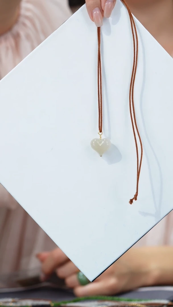 和田玉18K金镶嵌珠宝奇石1