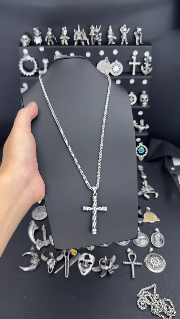 钛钢树脂十字架吊坠搭配龙骨项链60CM长