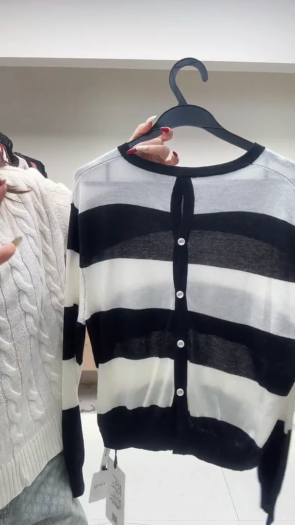 黑白条纹圆领羊毛开衫