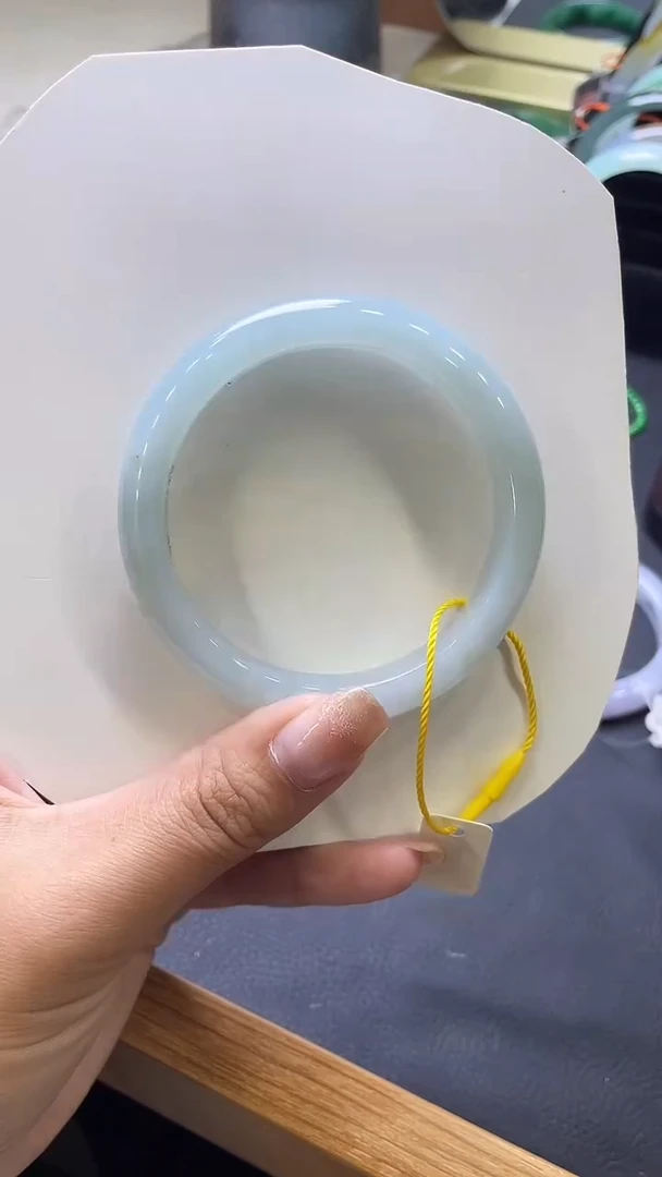 翡翠手镯未镶嵌H****梅天然缅甸翡翠A货