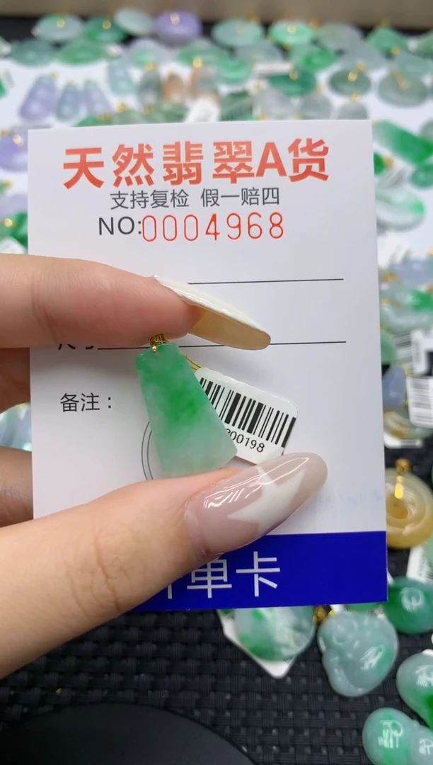 翡翠18K金镶嵌颈饰1111111111111