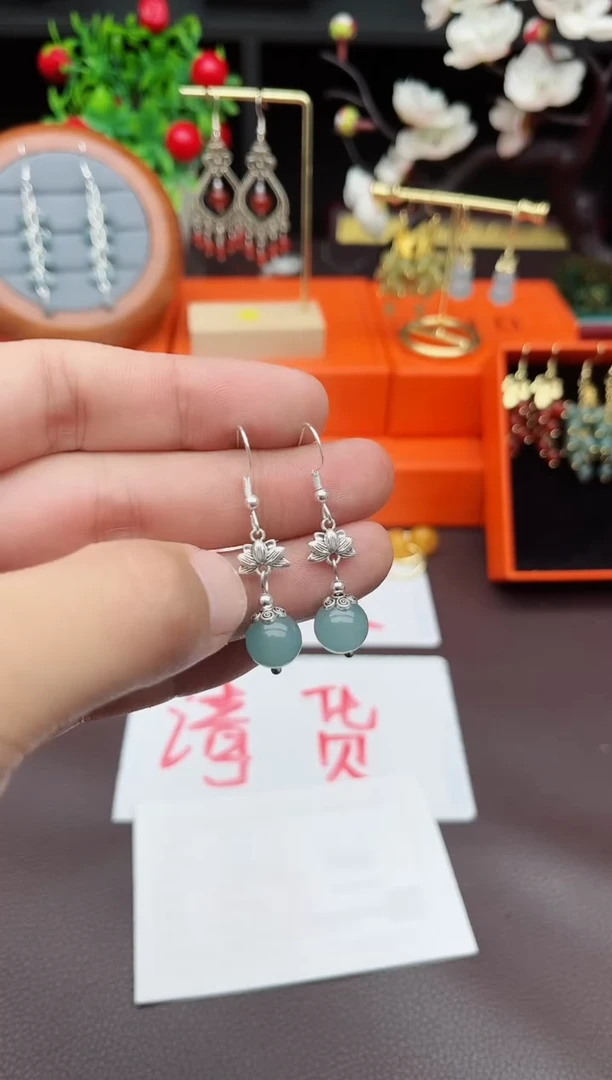 石英质玉（天山翠）银S925镶嵌耳钉237000