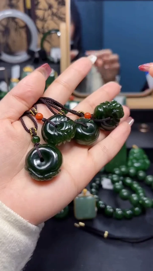 【闪购商品】和田玉（碧玉）吊坠(赠链)未镶嵌多样性随机发一