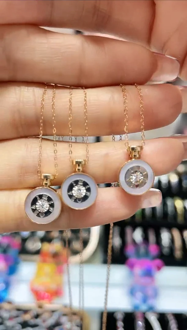 18K金镶嵌钻石项链 多样性发其一