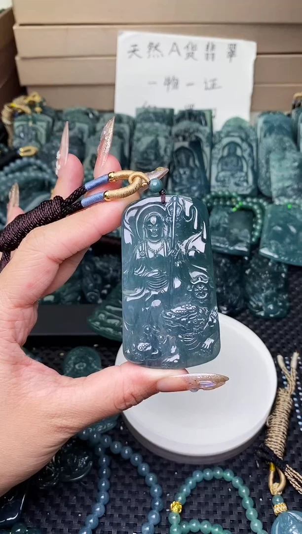 颈饰未镶嵌翡翠