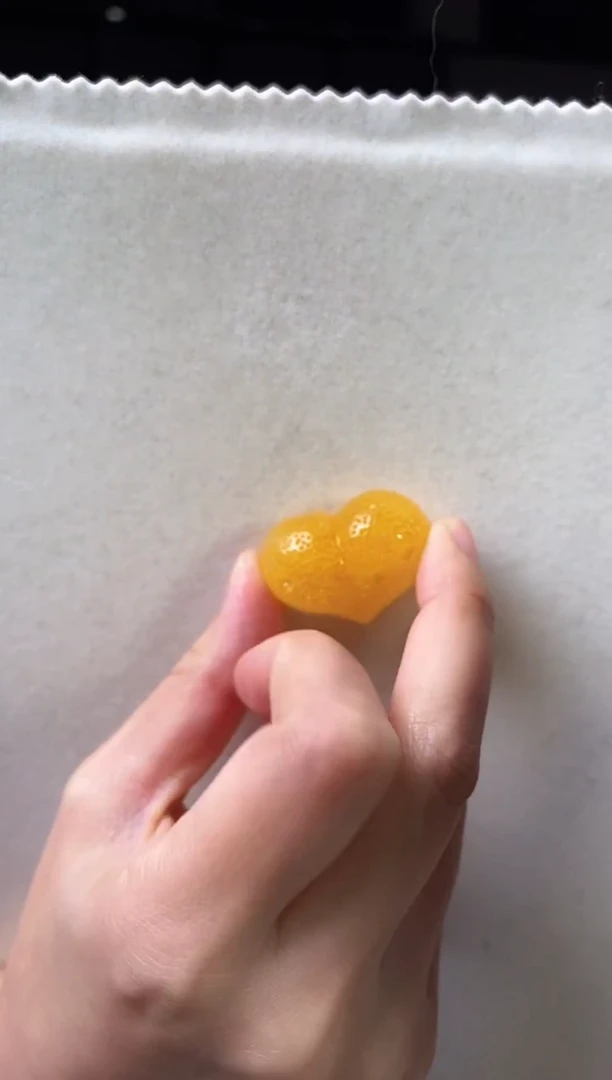 蜜蜡颈饰未镶嵌安***好焦皮料陨石纹屁桃心心 毕业