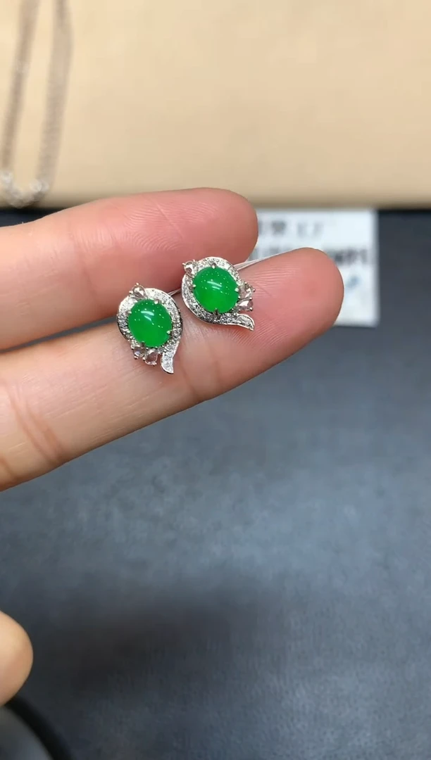 18K金镶嵌翡翠耳饰蛋面【无服务费